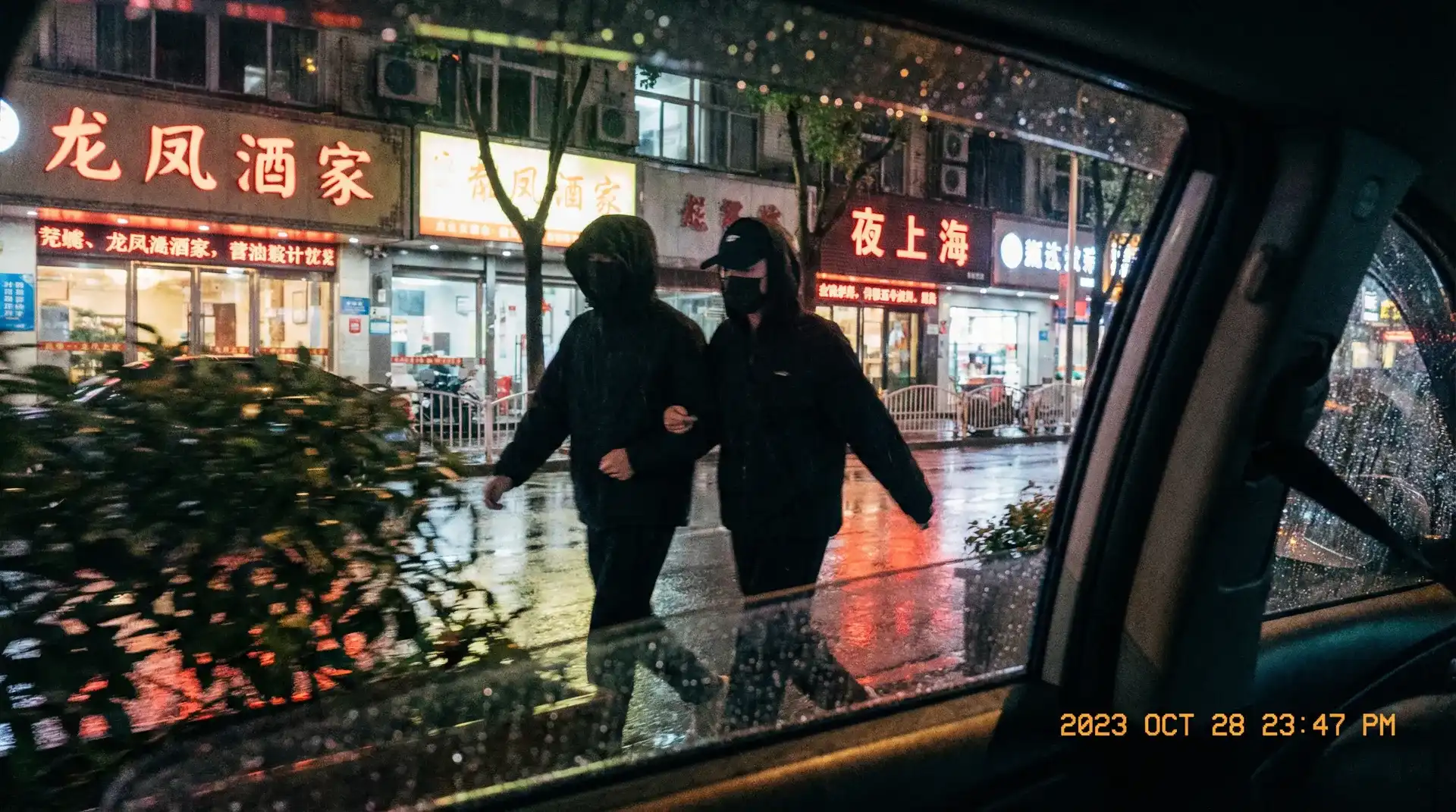 球速体育网址 - 顶流明星深夜密会现场抓拍照片